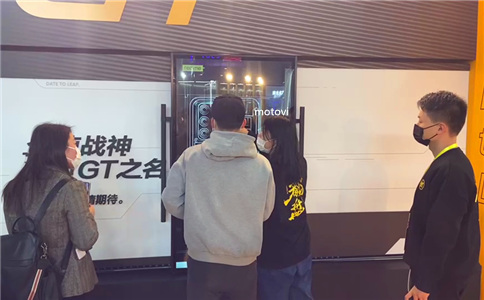 摩拓為手動透明滑軌屏助力realme品牌手機(jī)展會