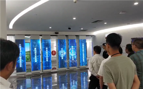 展廳應(yīng)用互動(dòng)滑軌屏_參觀(guān)者能夠深入了解展項(xiàng)更多的特色_炫酷的體驗(yàn)